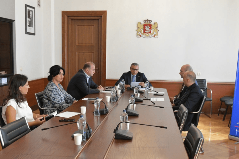 საპროცედურო საკითხთა კომიტეტმა არანაკლებ 25 000 ამომრჩევლის ინიციატივით, კანონპროექტის წარდგენის უფლების განხორციელების მიზნით, საინიციატივო ჯგუფის მიერ შეგროვებული ხელმოწერების ნამდვილობის საკითხი განიხილა