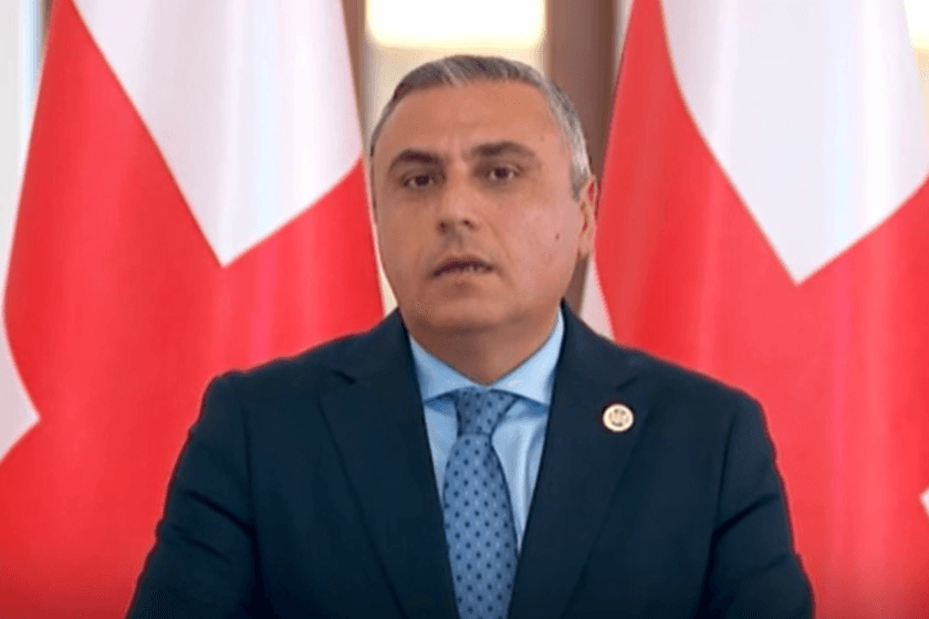 დავით მათიკაშვილი: ჭაობში მყოფი „კოლექტიური ნაცმოძრაობა“ პრაქტიკულად განწირულია იმისთვის, რომ პოლიტიკურ ჭაობში ჩაიხრჩოს. რაც უფრო მეტს იქნევენ ხელებს, მით მეტად აჩქარებენ პროცესს. ჩვენ ახლა სწორედ ამ ხელის ქნევის პროცესს ვაკვირდებით